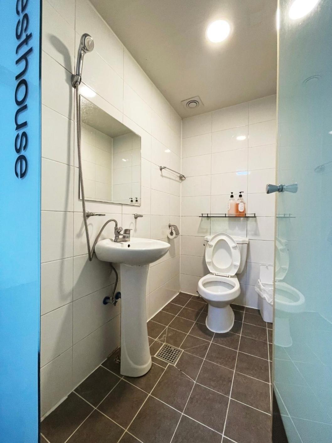 24 Guesthouse Sinchon Avenue 首爾 外观 照片