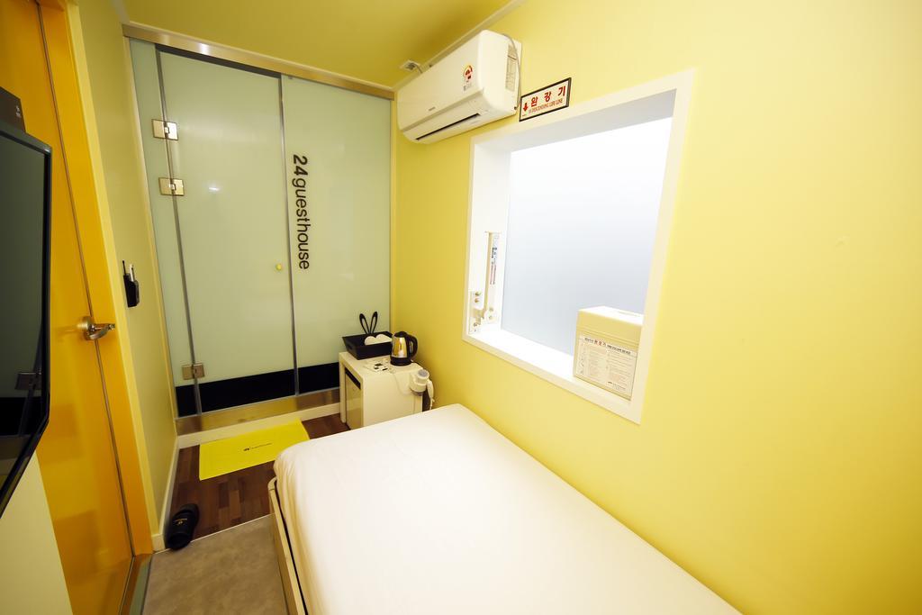 24 Guesthouse Sinchon Avenue 首爾 客房 照片
